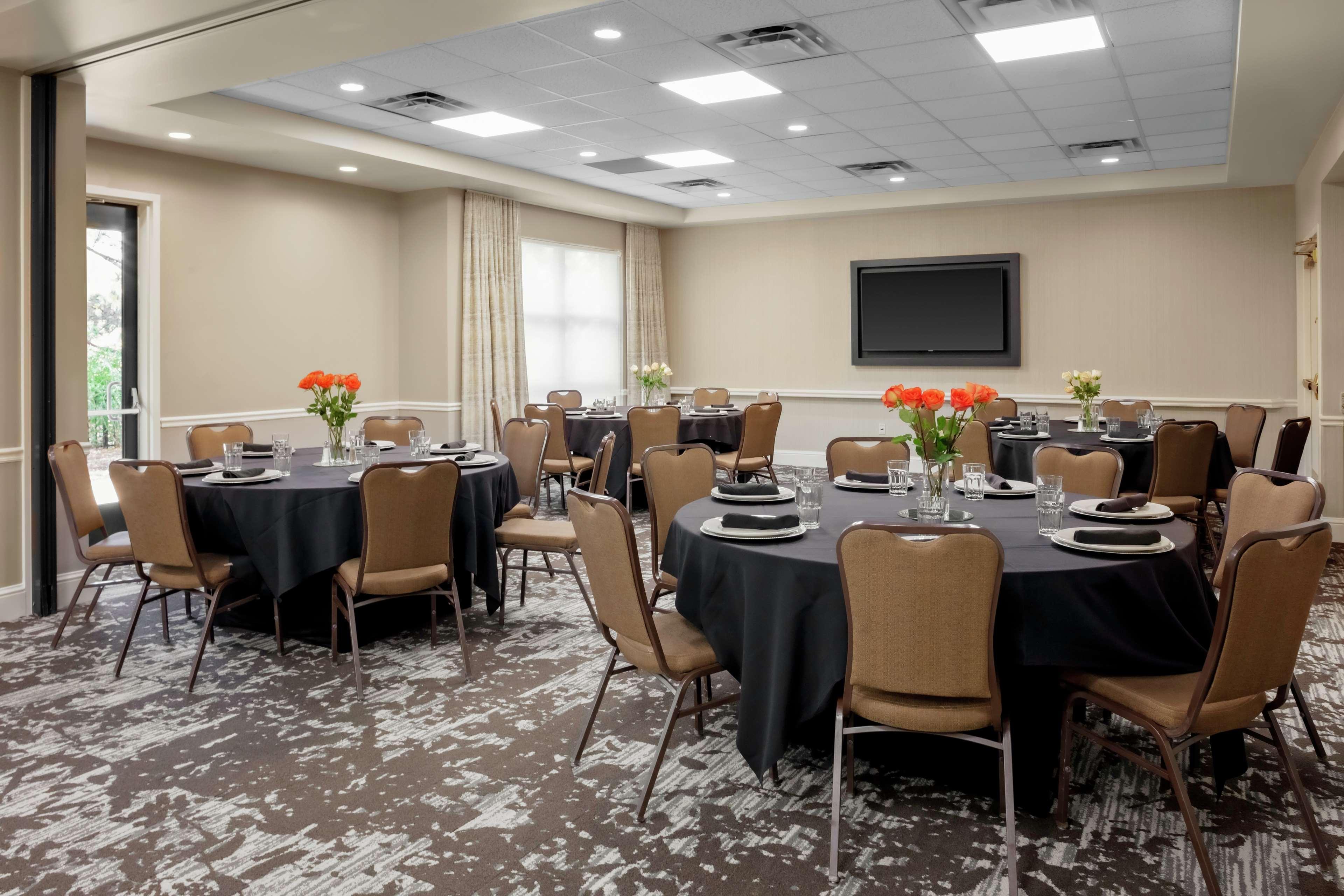 Hilton Garden Inn Atlanta Perimeter Center Данвуди Экстерьер фото