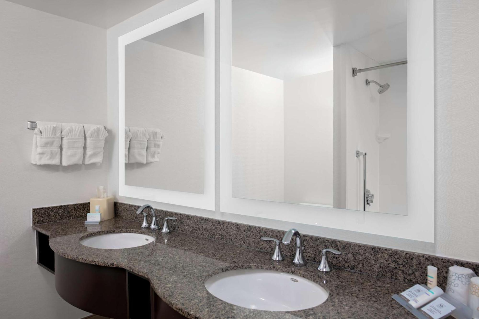 Hilton Garden Inn Atlanta Perimeter Center Данвуди Экстерьер фото