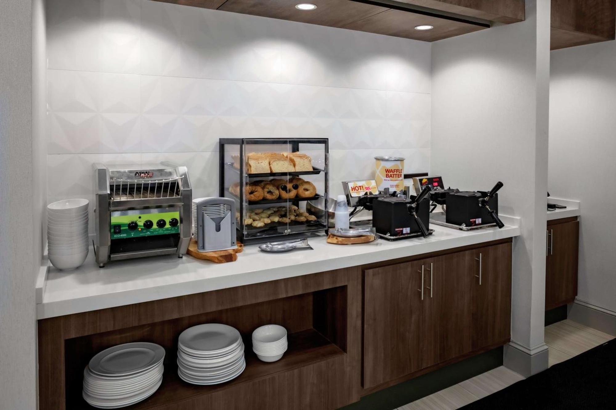 Hilton Garden Inn Atlanta Perimeter Center Данвуди Экстерьер фото
