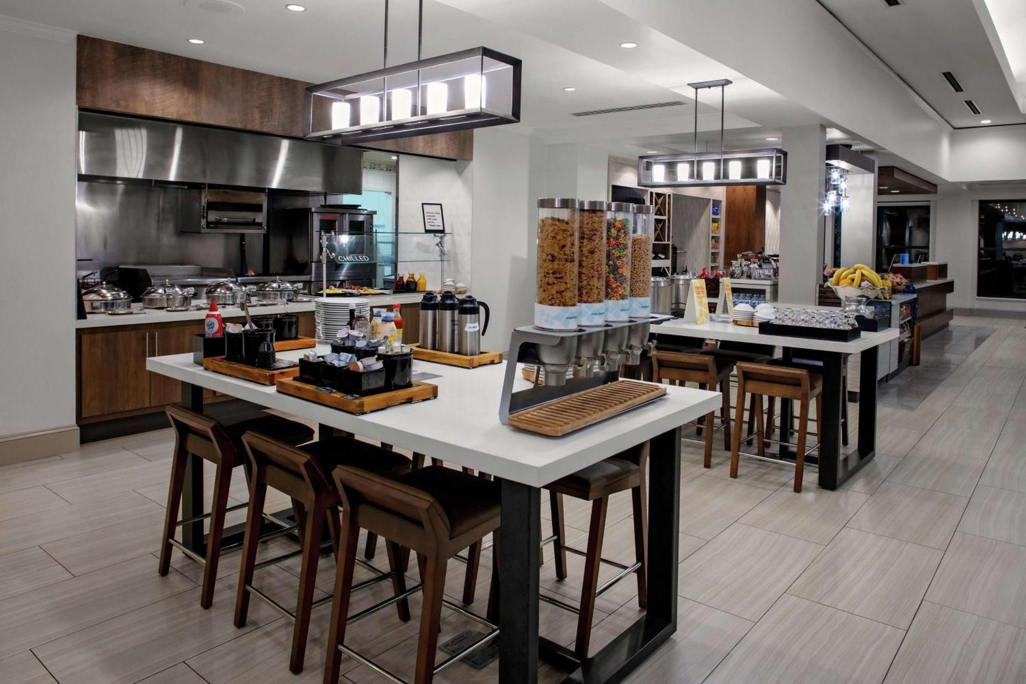 Hilton Garden Inn Atlanta Perimeter Center Данвуди Экстерьер фото