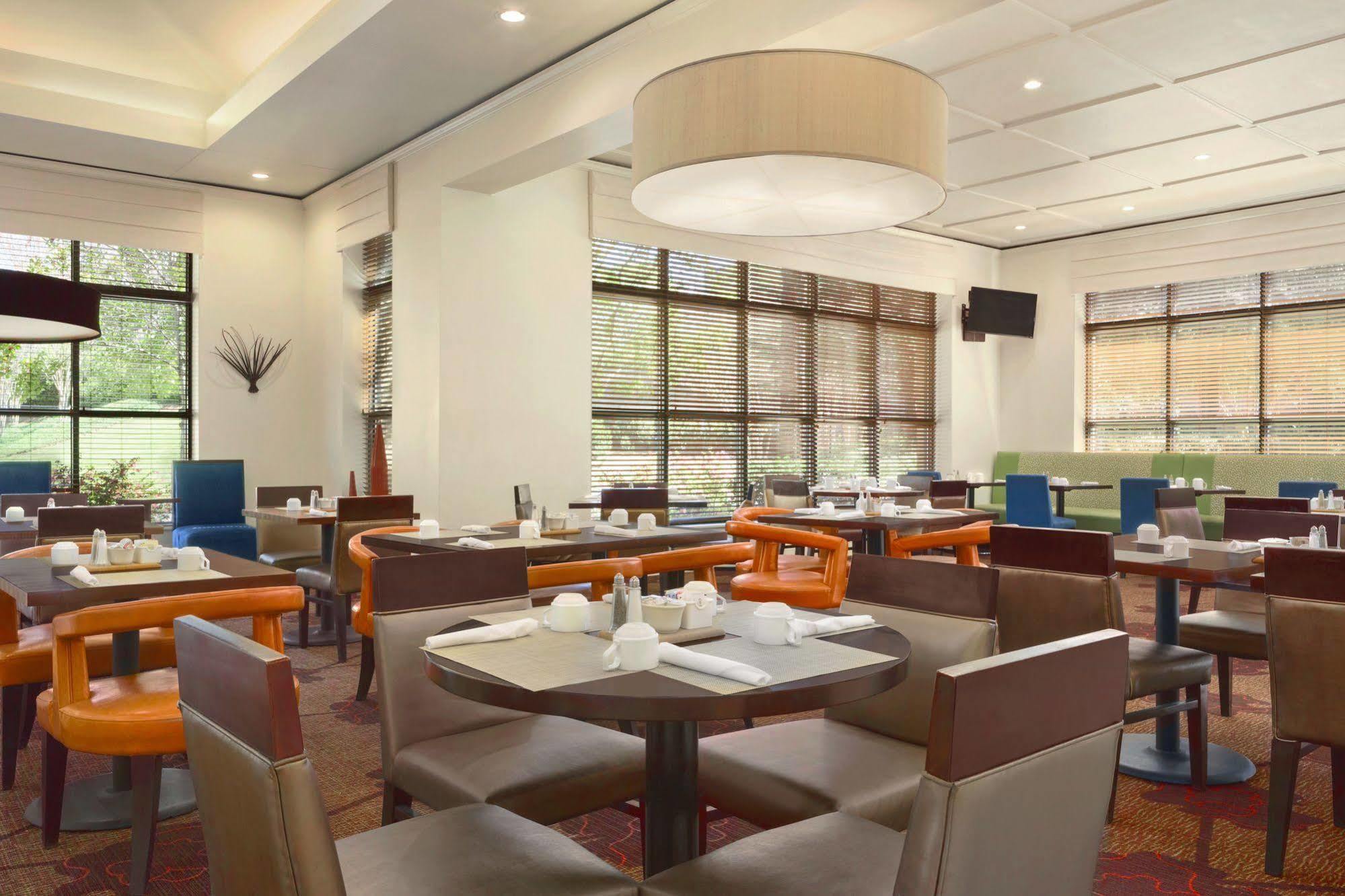Hilton Garden Inn Atlanta Perimeter Center Данвуди Экстерьер фото