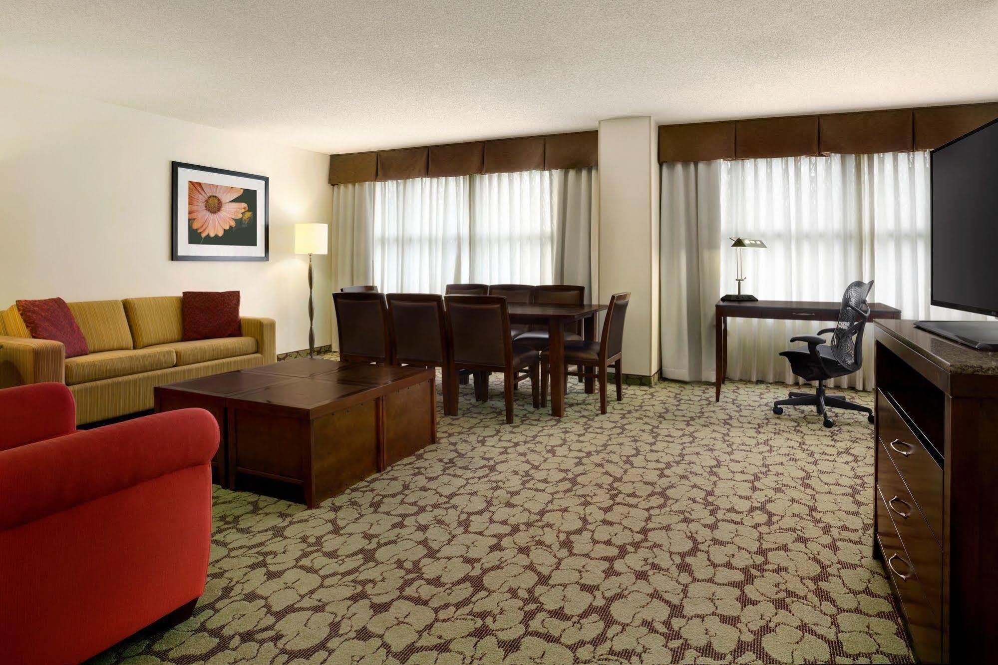 Hilton Garden Inn Atlanta Perimeter Center Данвуди Экстерьер фото