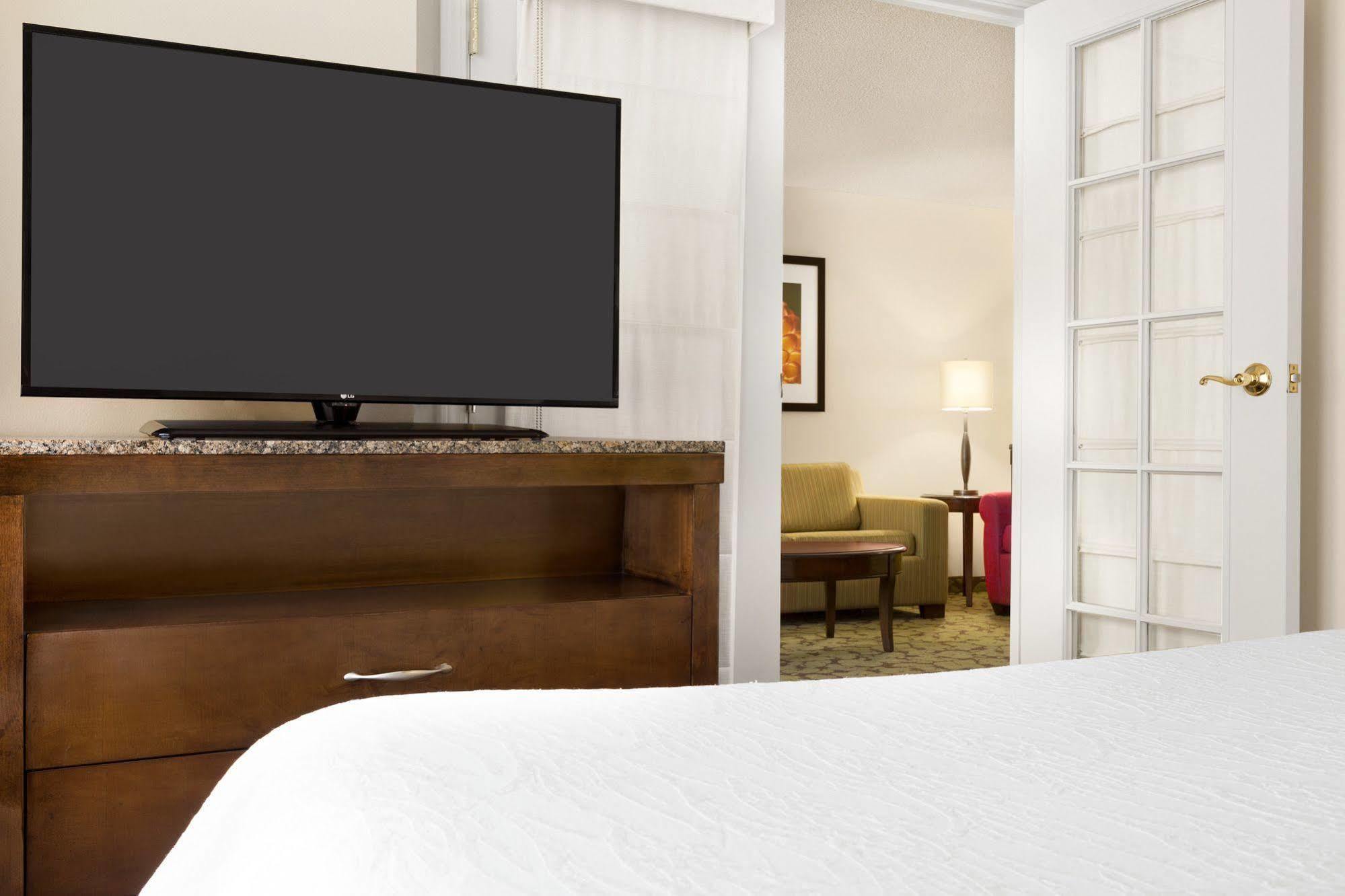 Hilton Garden Inn Atlanta Perimeter Center Данвуди Экстерьер фото